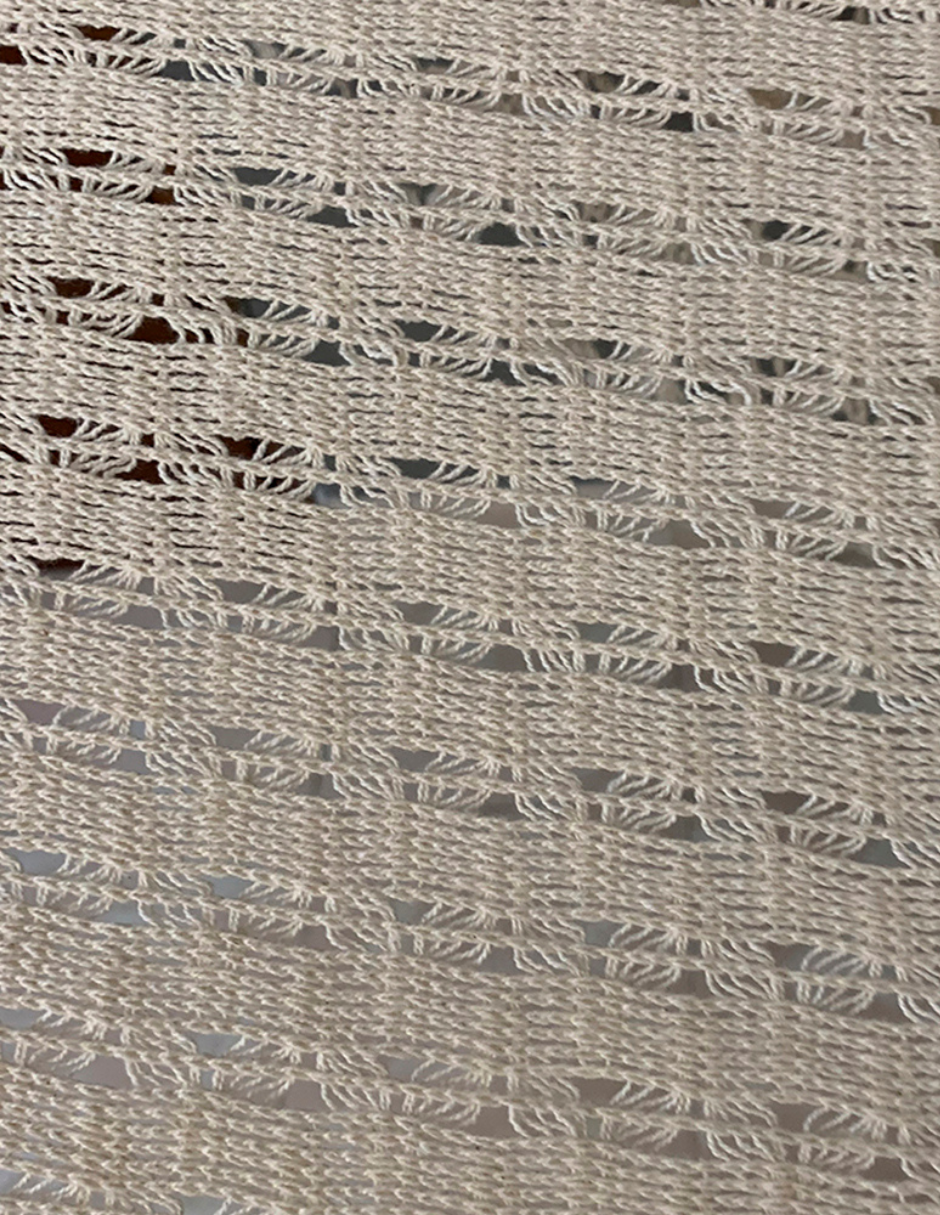 Courbe de tissu avec macramé