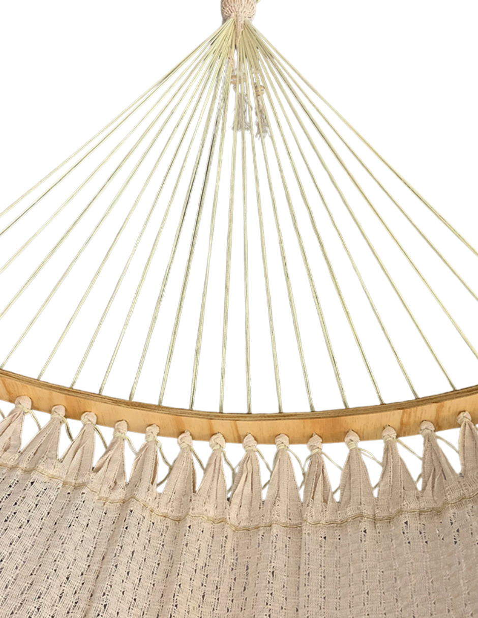Courbe de tissu avec macramé
