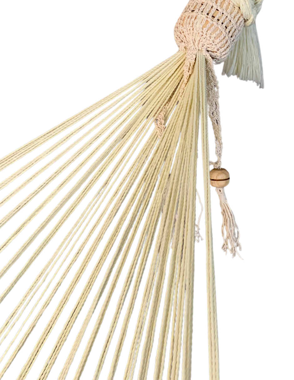 Courbe de tissu avec macramé