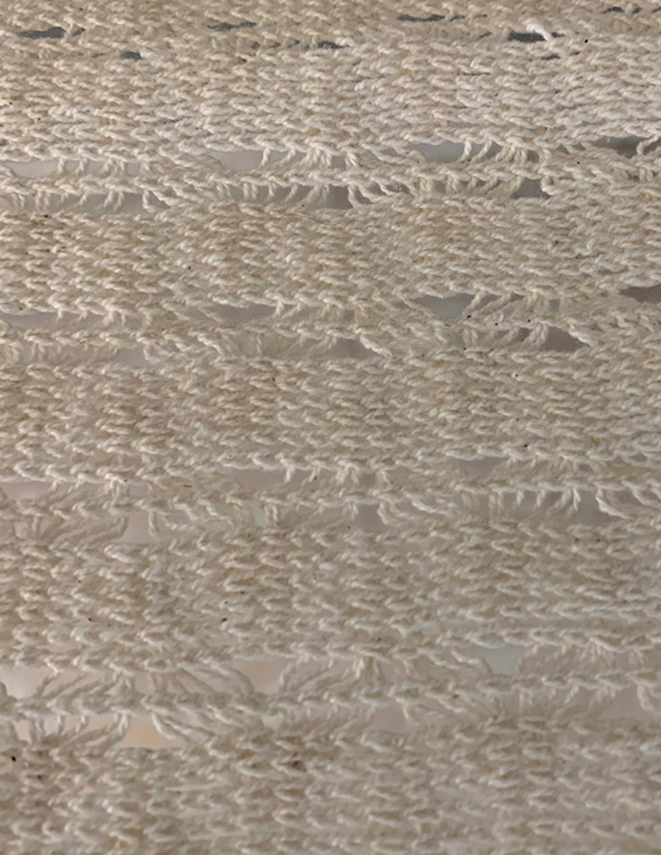 Tissu droit avec macramé