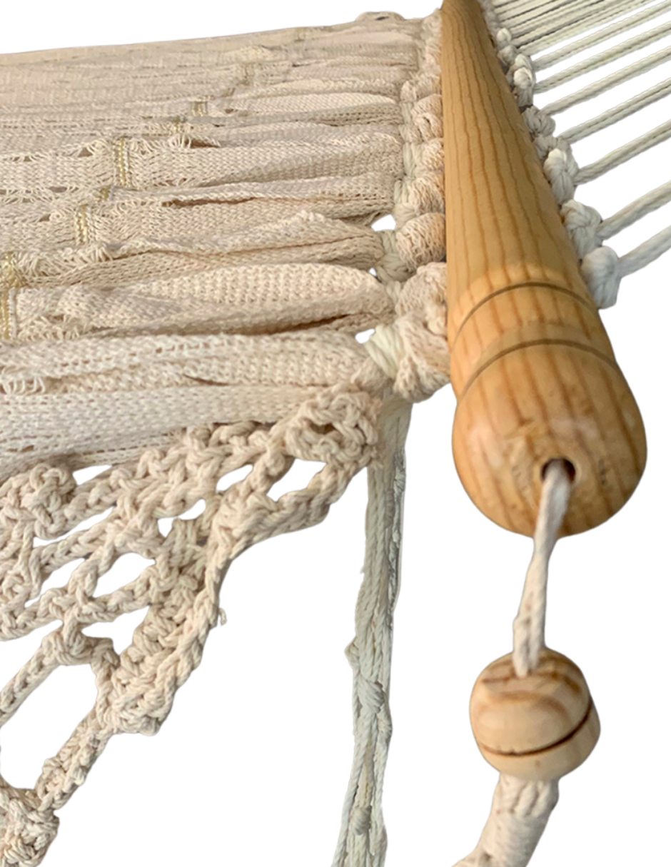 Tissu droit avec macramé