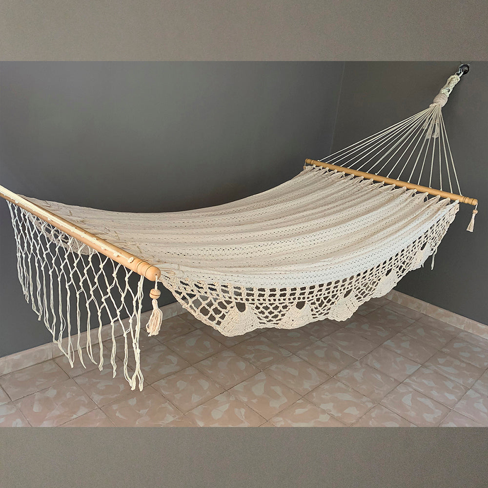 Tissu droit avec macramé