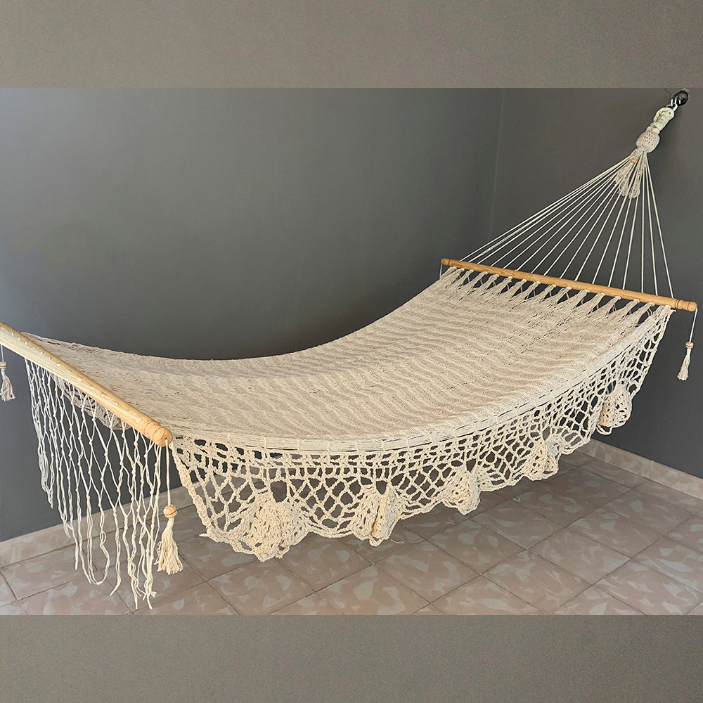 Droit avec macramé