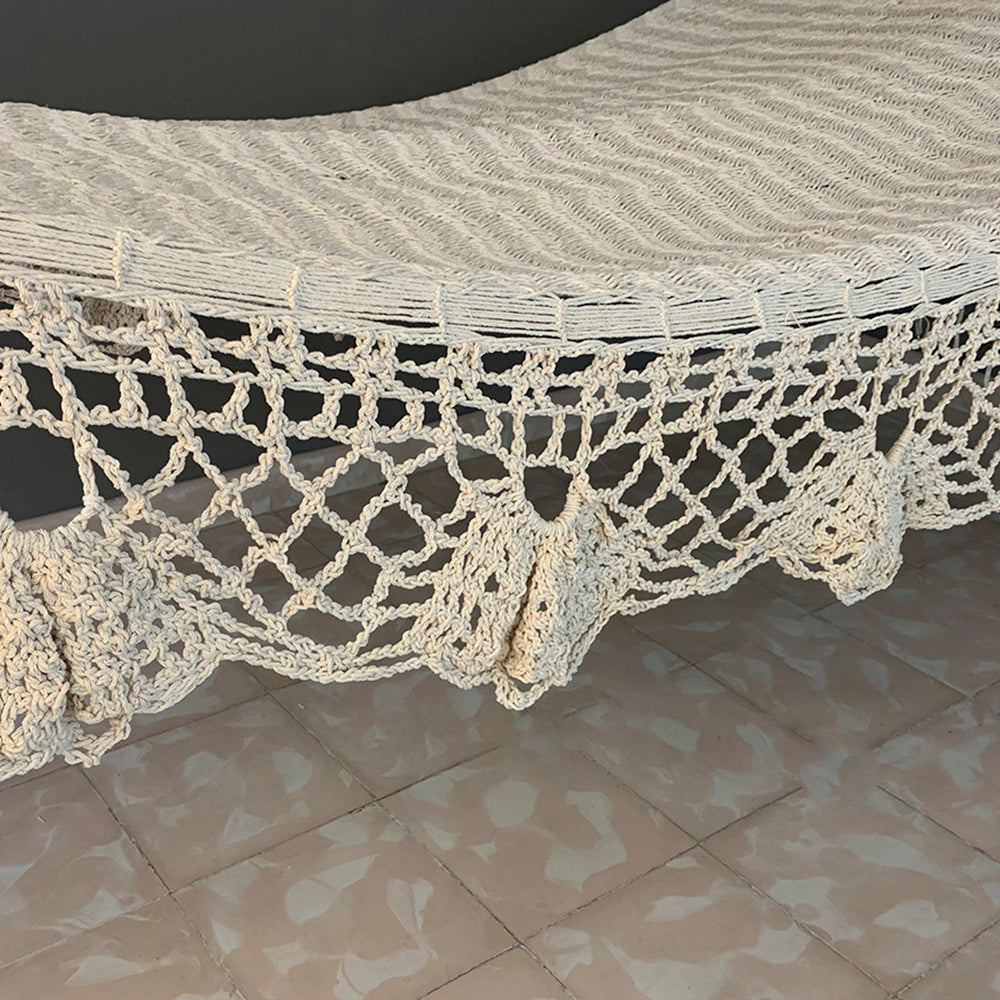 Droit avec macramé