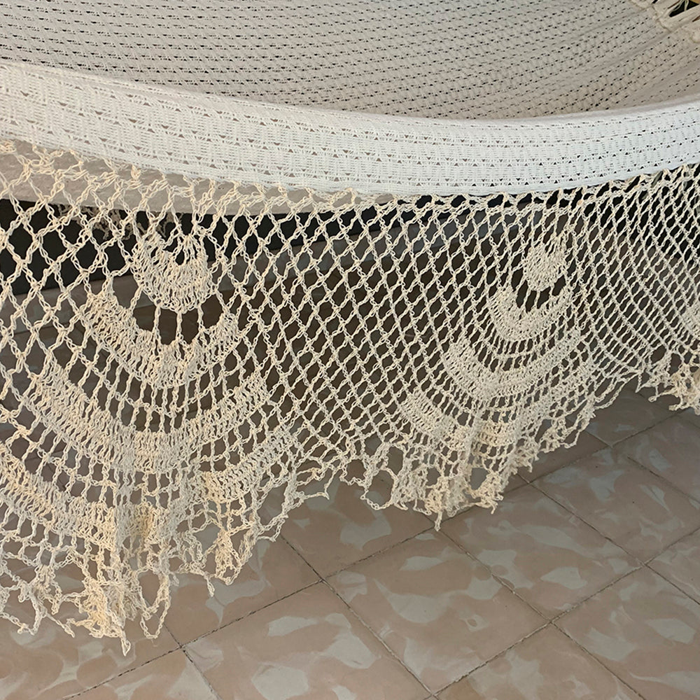 Fabric Curve with Macramé