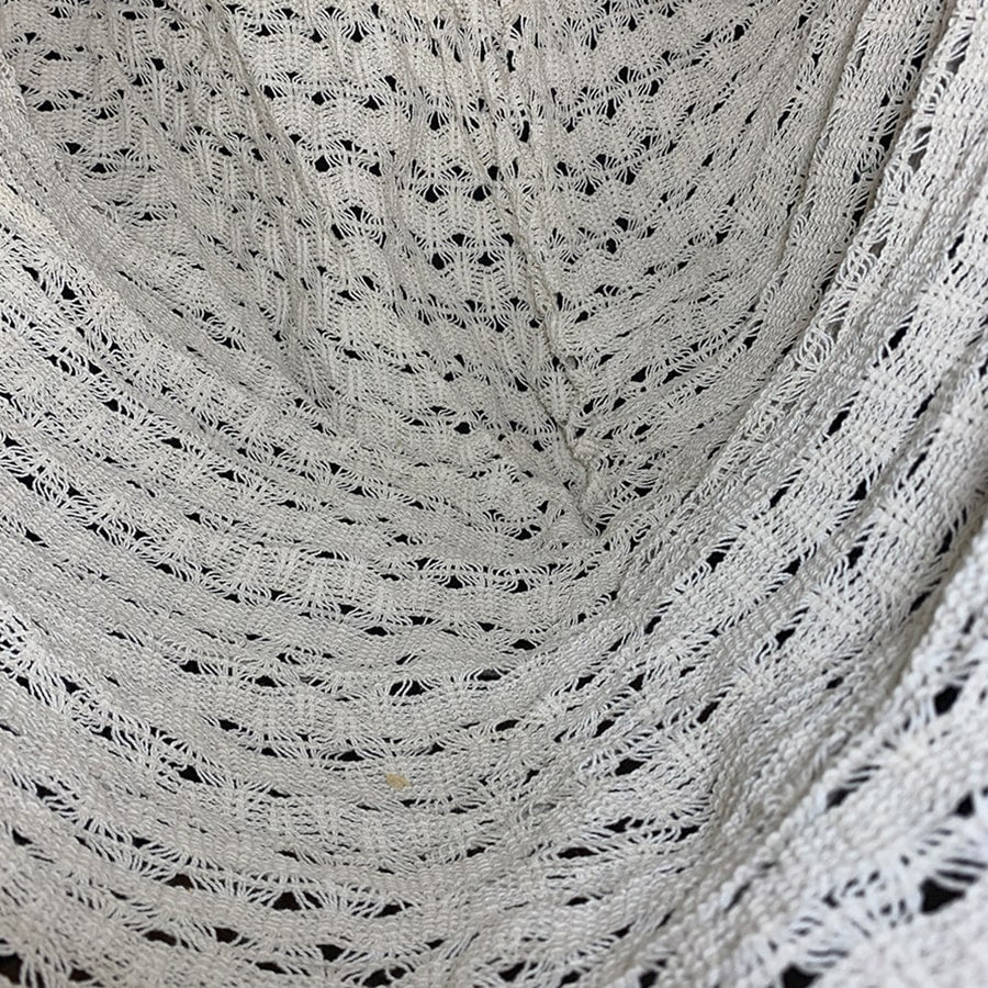 Courbe de tissu avec macramé