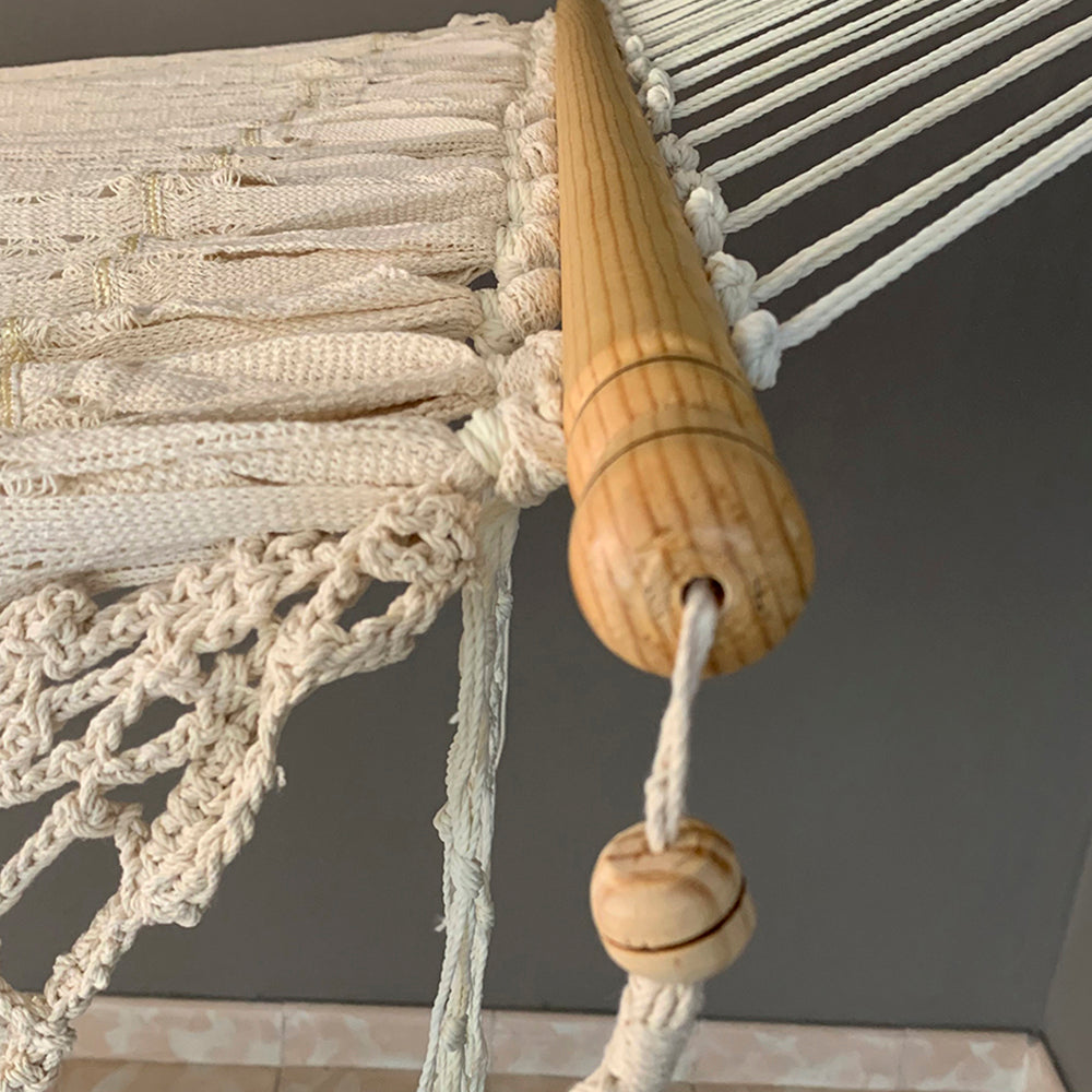 Tissu droit avec macramé