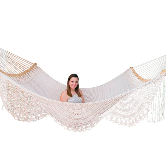 Courbe de tissu avec macramé